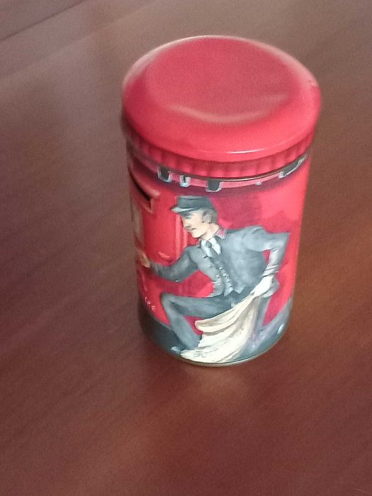 Antigo mealheiro em folheta