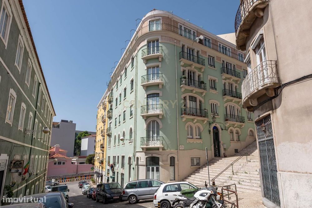 Charme Clássico | 185 m² | Varanda | Estrela - Lisboa