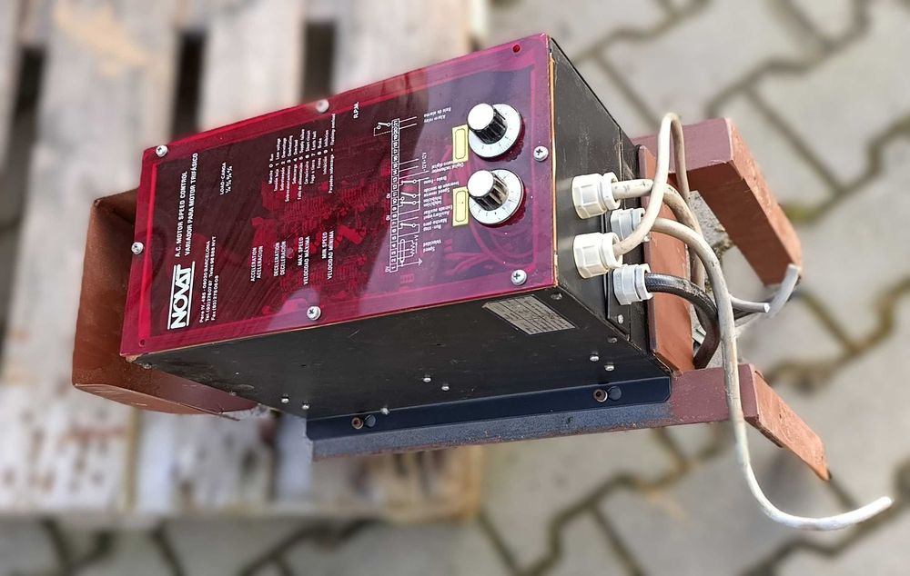 Regulator prędkości silnika AC (falownik) firmy NOVAT