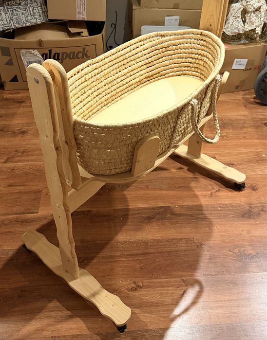 Kosz mojzesza na stelazu