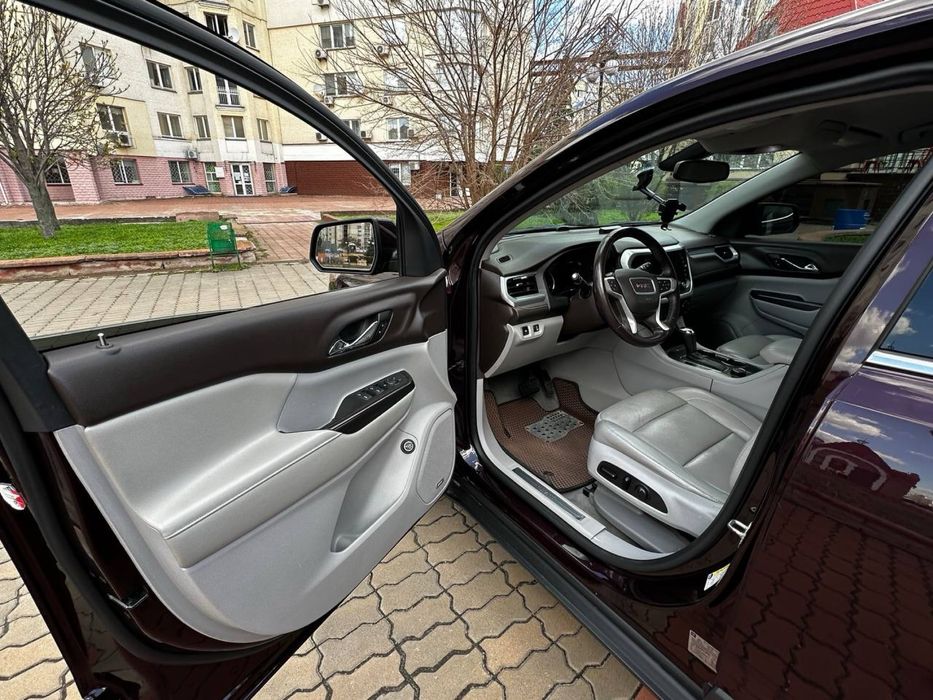 GMC ACADIA 2016 року 6 місц