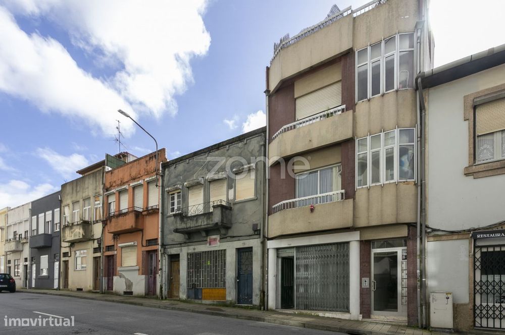 loja com PIP favorável para 2 habitações