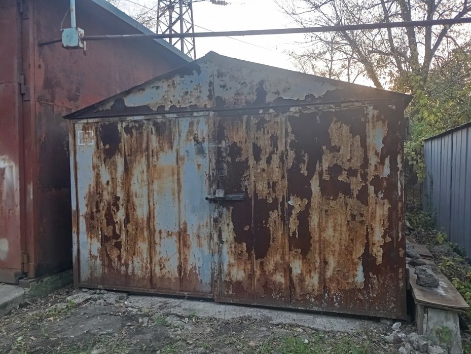 место под гараж 4*7 метров.