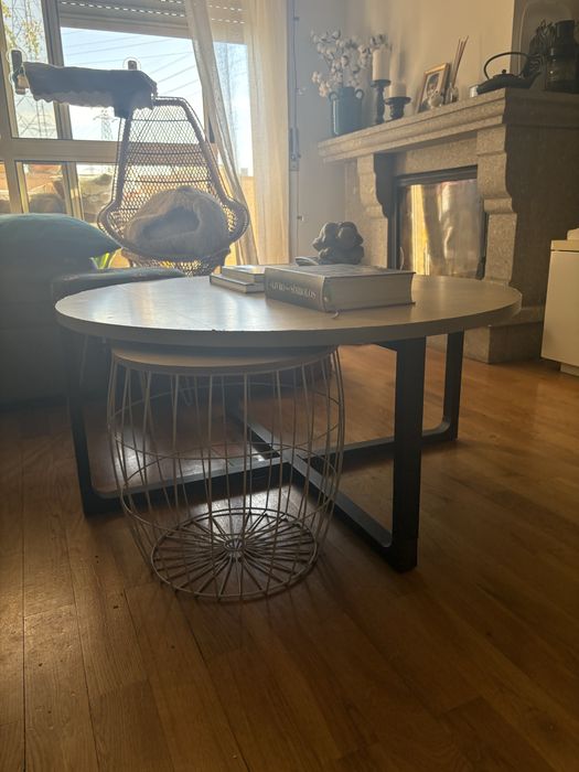 Mesa de apoio em bom estado