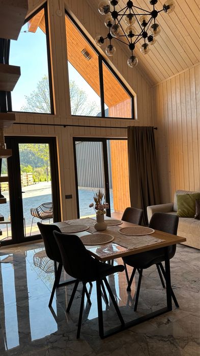 Нові сучасні котеджі біля Східниці з чаном джакузі