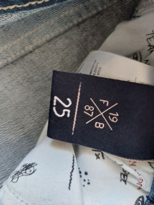 Spodnie jeans z dziurami,nowe,r.S
