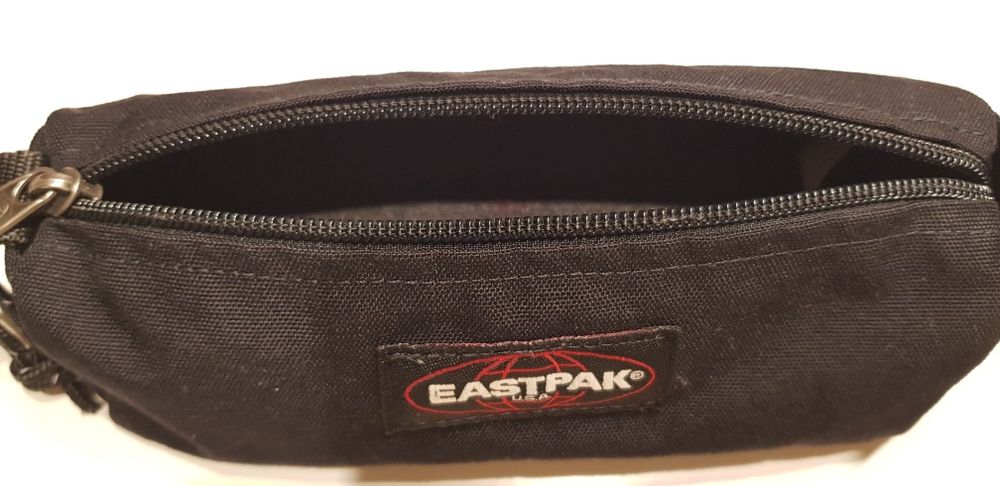 Estojo Eastpak preto