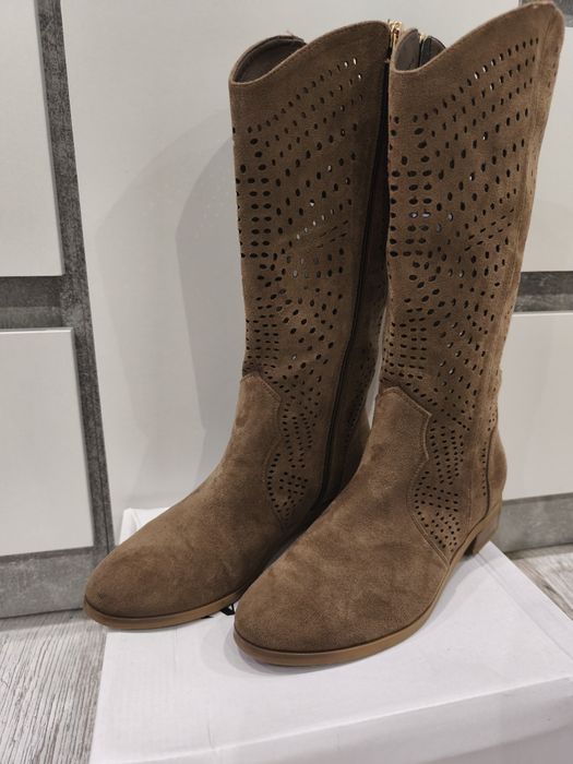 Kozaki Damskie Z Ażurowym Wzorem Na Płaskim Obcasie Brązowe