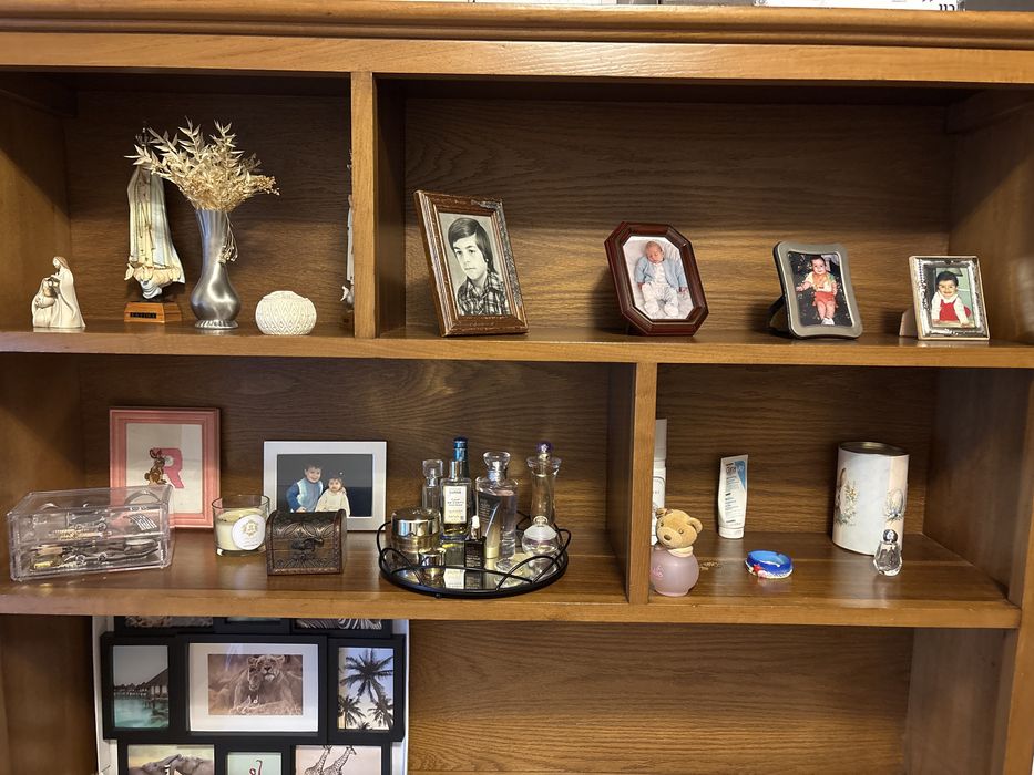 Vendo secretaria com estante