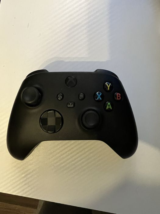 X box series  X czarny i słuchawki x box