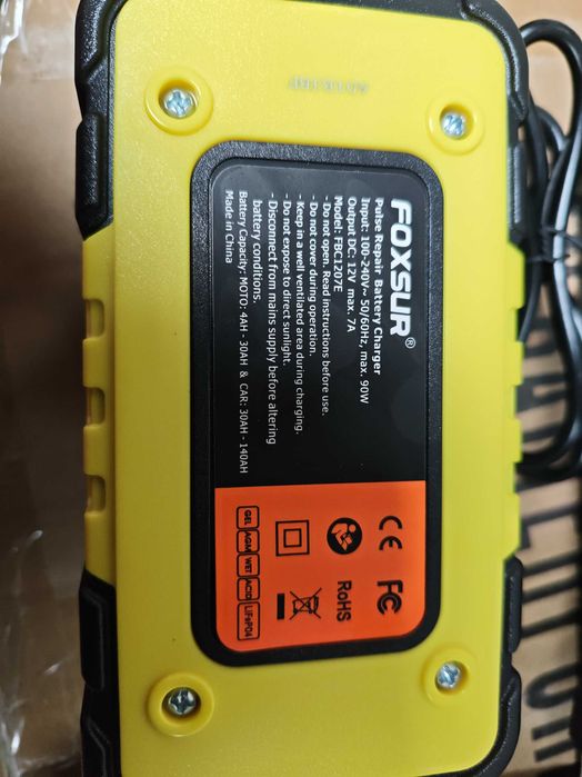 Зарядное устройство для автомобильного аккумулятора Foxsur 12V 7A