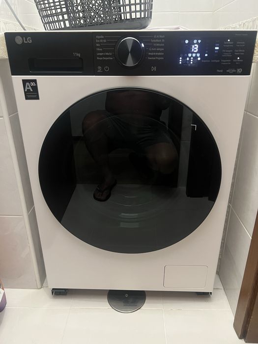 Máquina de Lavar Roupa LG F4X5511THB (11 kg - 1400 rpm - Branco