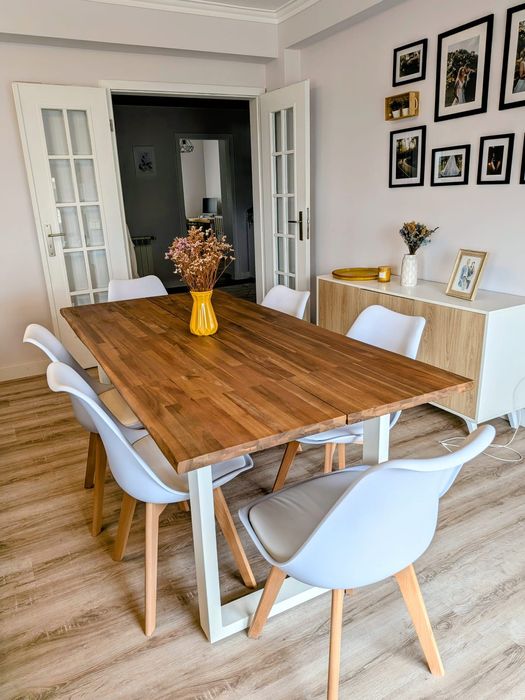 Mesa de Jantar em madeira de Acácia - como nova (1,80m)