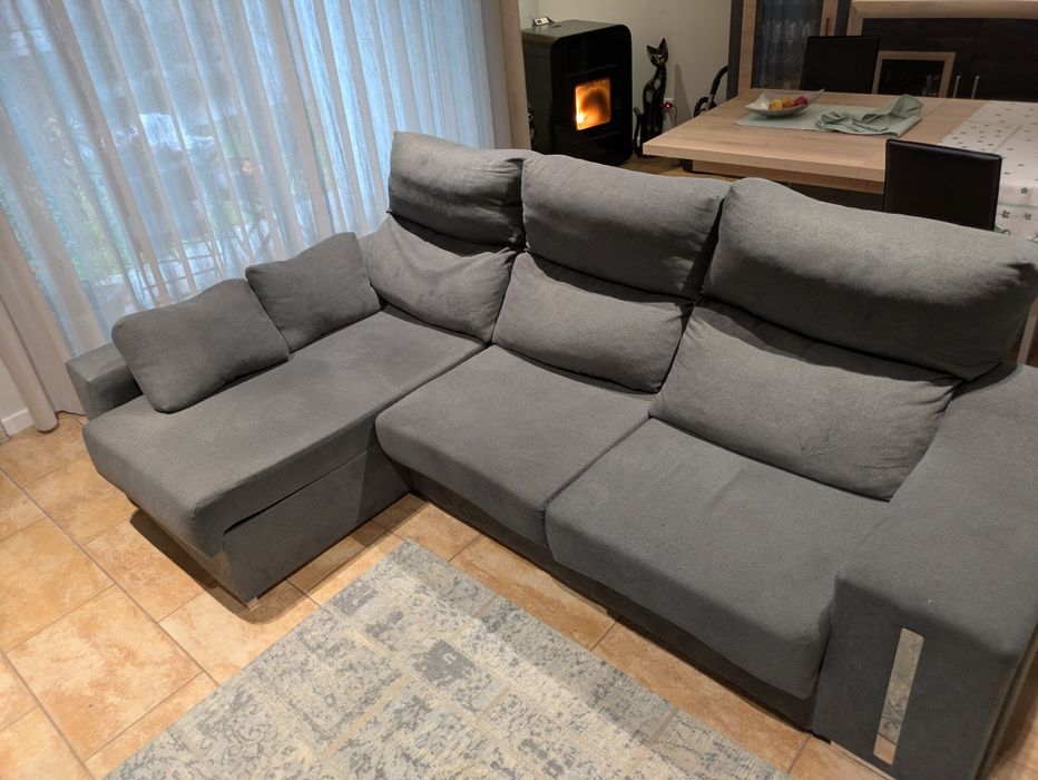 Sofá chaise long mais puffs