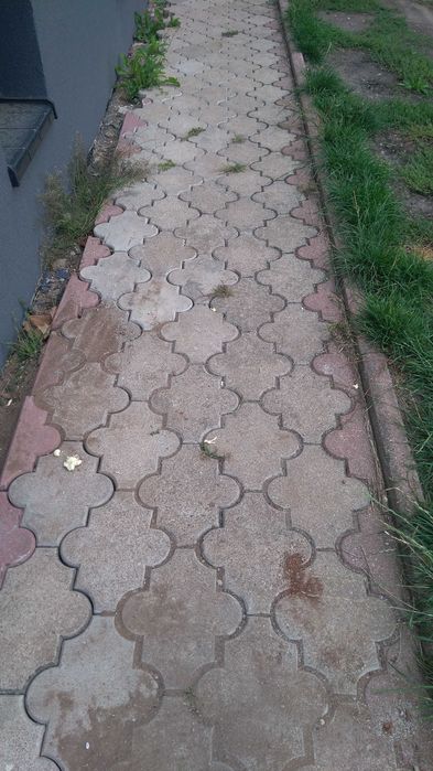 Tanio sprzedam używaną kostkę brukową