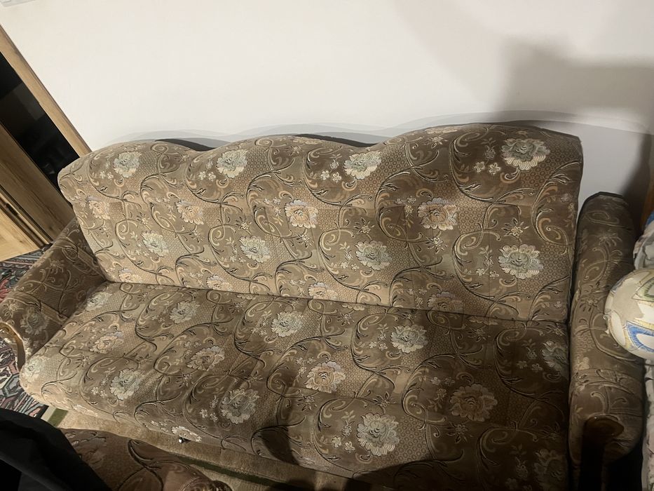 Wersalka, 2 fotele i 2 pufy