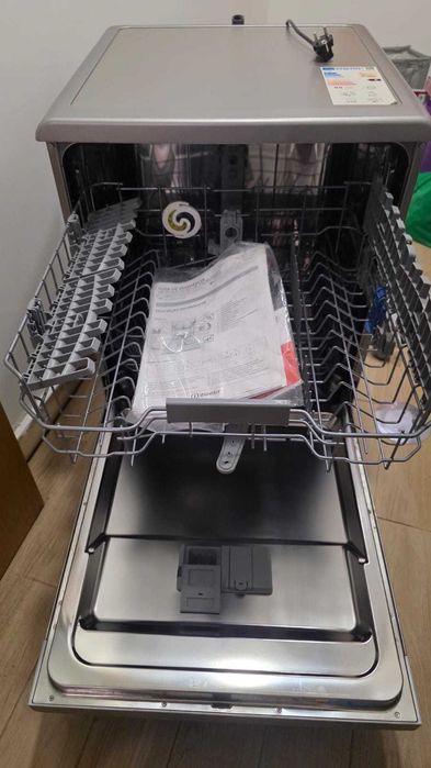 Máquina de lavar loiça - 14 serviços em ótimo estado