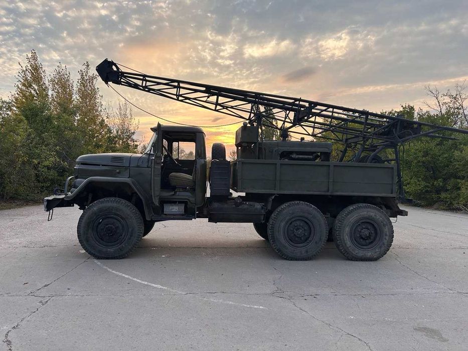 Бурова установка на базі ЗИЛ 131