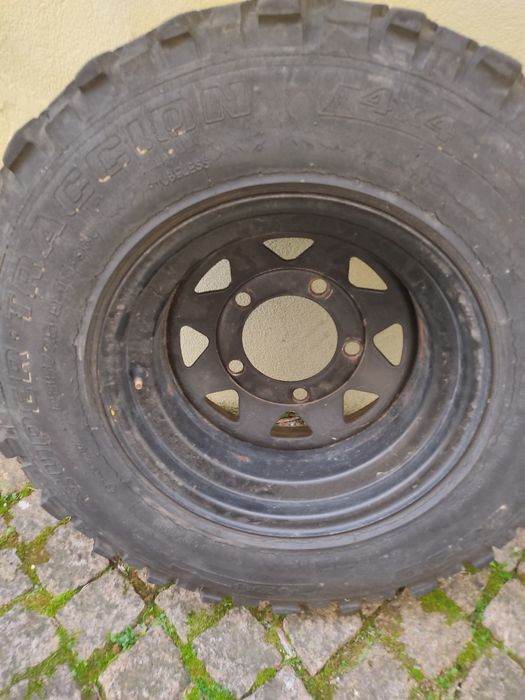 Pneus 235 75 R15 5x165.1 E Jantes 15 land rover series 3