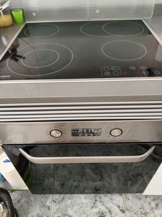 Fogão e placa,tudo em bom estado