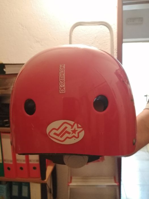 Patins em linha + capacete de proteção