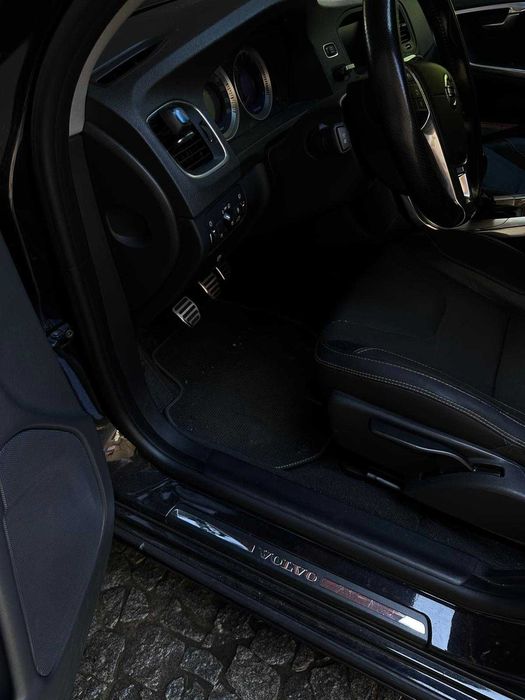 Volvo v60 r-design 5 cilindros d3