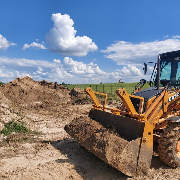 Usługi koparką, koparko-ładowarką, minikoparką, wywrotkami.
