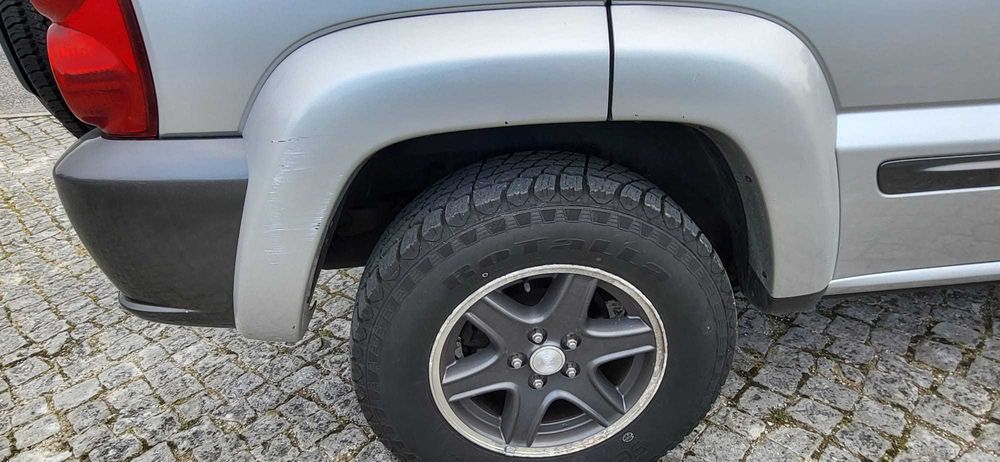 Jeep cherokee KJ Liberty 2500 crd 4x4