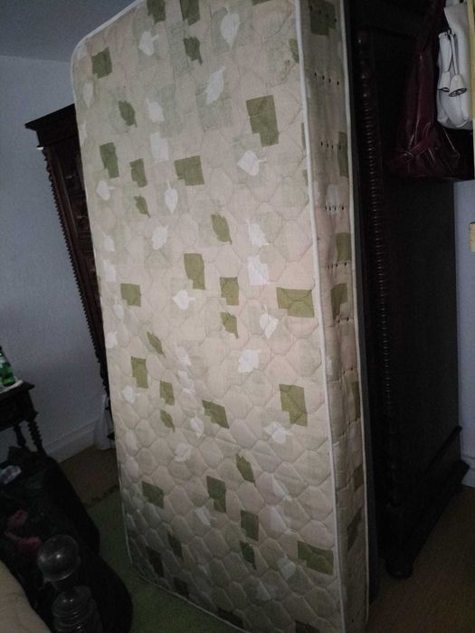 Estrado com pés + Colchão