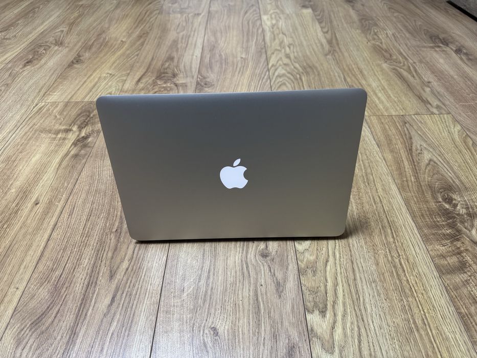 Macbook Air 13 idealny