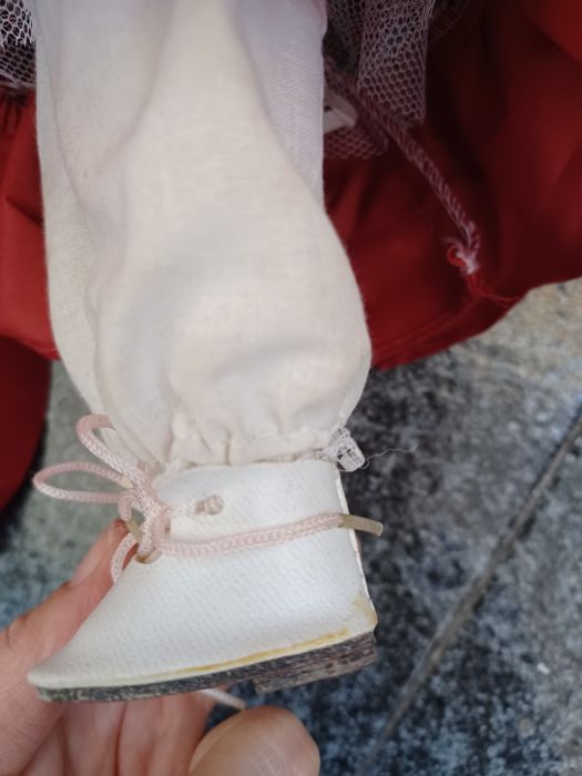 Boneca de porcelana com defeito