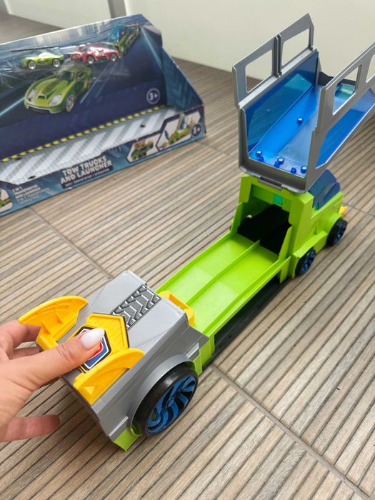 Samochód Ele Fun duży z dwoma małymi autkami