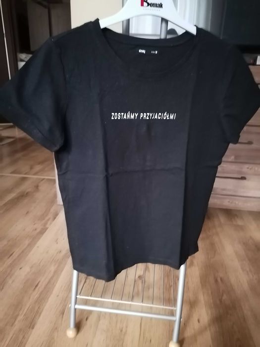 T-shirt czarny z napisem damski r.M