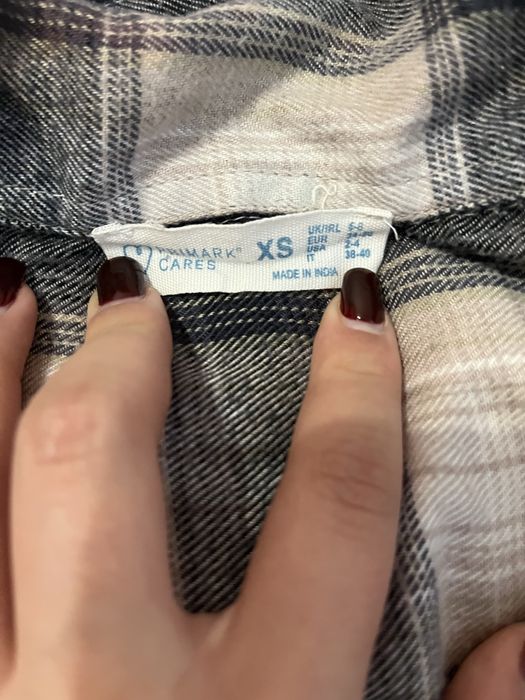 Рубашка в клітинку без пуговичок