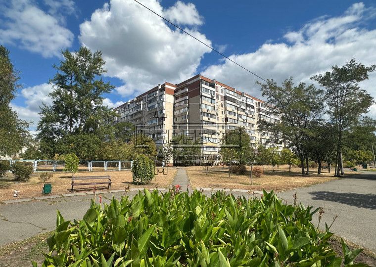 Продаж 1к квартири Червоної Калини 63А / Красной Калины 63А