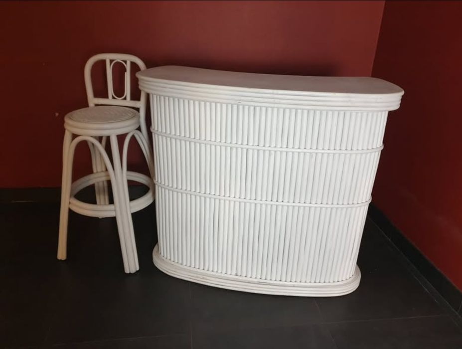 Bar em bambu pintado