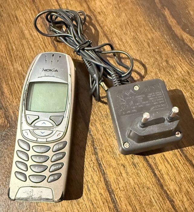 Nokia 6310i włącza się
