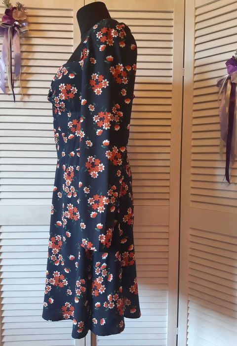 Актуальное платье в цветочный принт с длинным рукавом fashion union