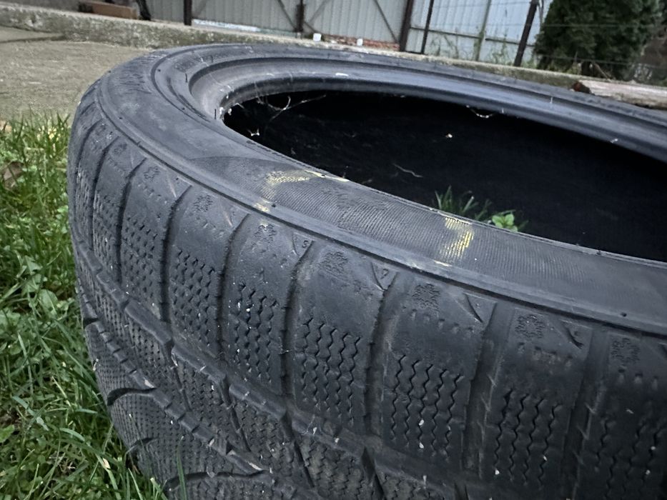 Продам Б/У  Шини Зимние 245/45 R18