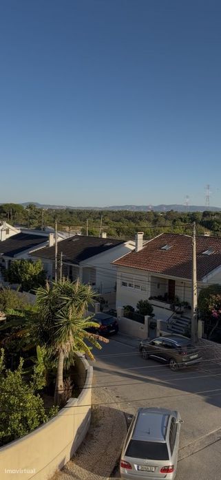 T1 Renovado com Lareira e Vista Desafogada na Charneca - 925€