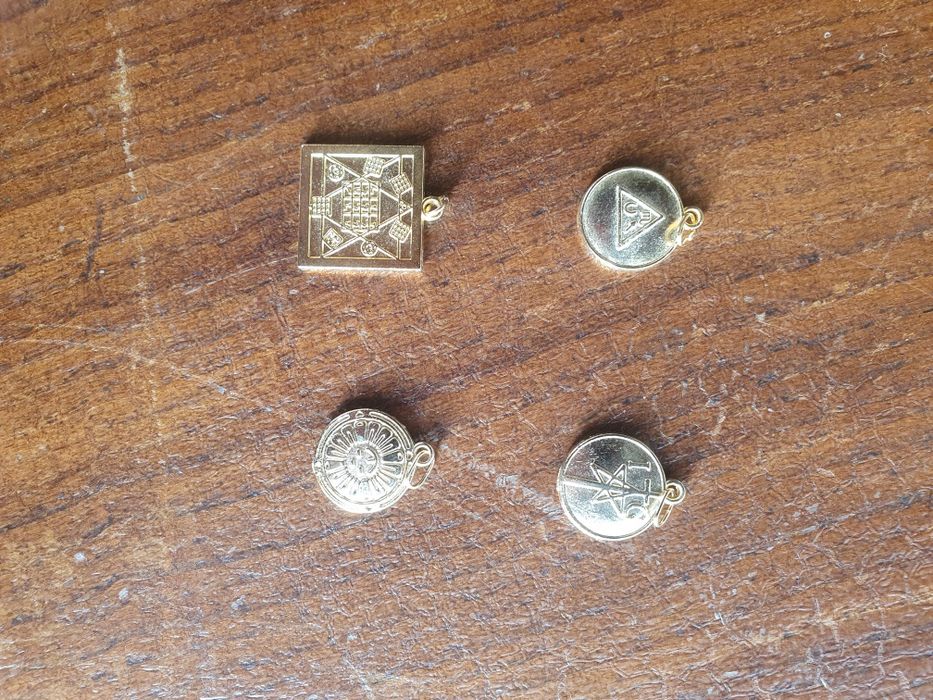 Pendentes em Prata Dourada