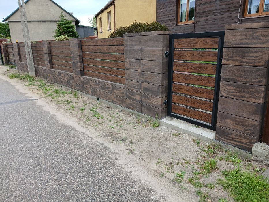Montaż ogrodzeń stalowych, z bloczka