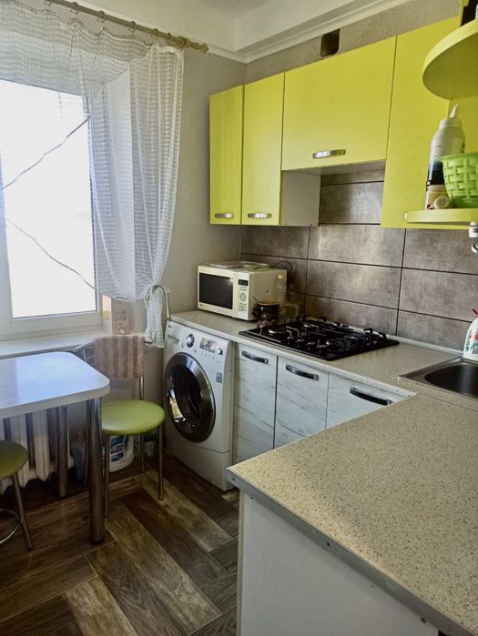 Продаж 3-к кв вул Шкільна