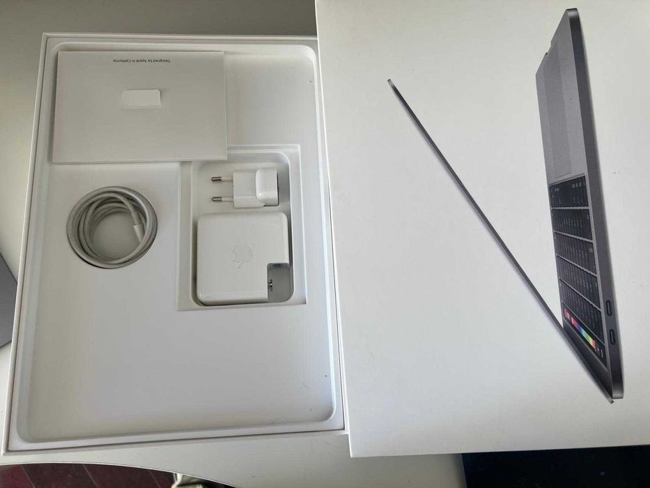 MacBook Pro 13" 2018 Touch Bar (i5 / 8GB / 256GB) - Excelente Estado
