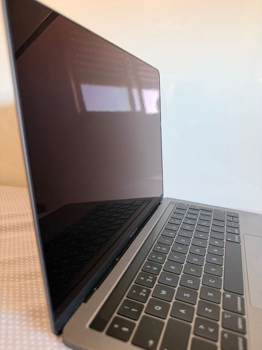 MacBook Pro 13" (2019) – Space Gray – Com Caixa Original