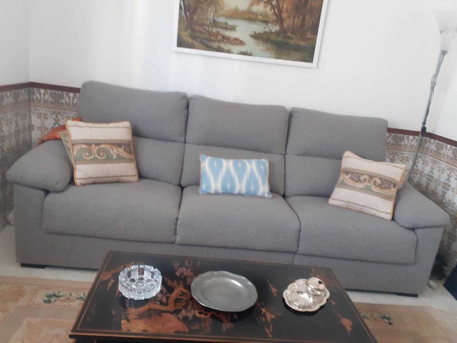 Sofa  de  tres  lugares
