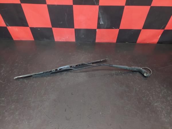 Haste / braço de escova limpa vidros frente direita MERCEDES-BENZ Vito