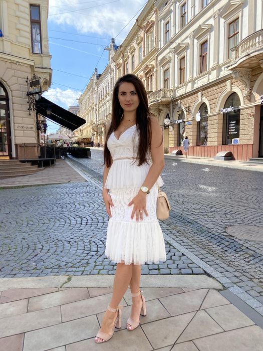 Неймовірна сукня з баскою