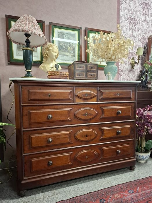 Cómoda Antiga de Grande Dimensão. Finais do Século XIX.