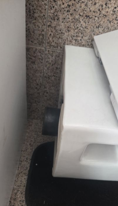 Sanita suspensa Roca